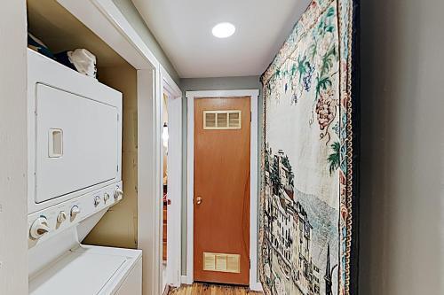 Family-friendly Cabin With Private Hot Tub Home