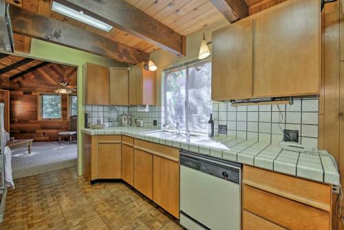 Rustic Lake Arrowhead Cabin - 5 Mins To Village!