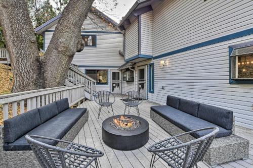 3-level Luxe Home With Spa, Ac, Game Room And Theater!