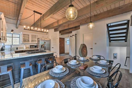 3-level Luxe Home With Spa, Ac, Game Room And Theater!