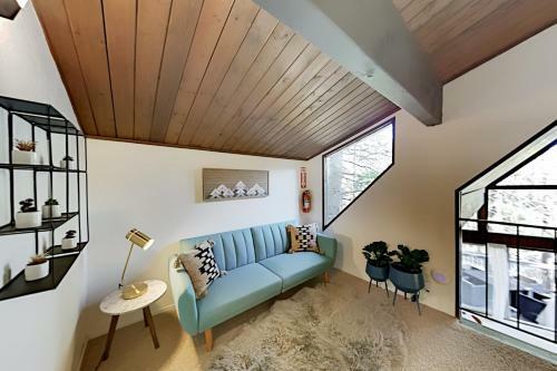 Luxe A-frame - Game Room, New Kitchen, Gas Firepit Home