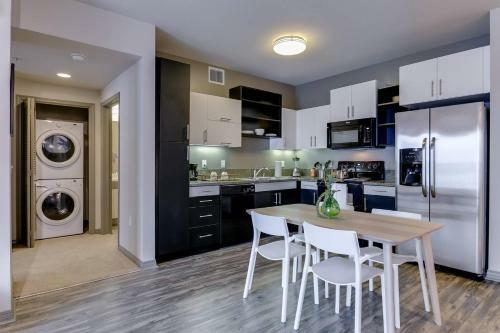 Apartamento One Bed/1bath + Private Balcony Walk To Beach