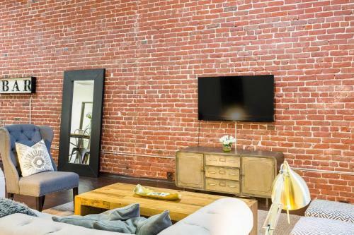 Historic Remodeled True 1-bdrm Loft