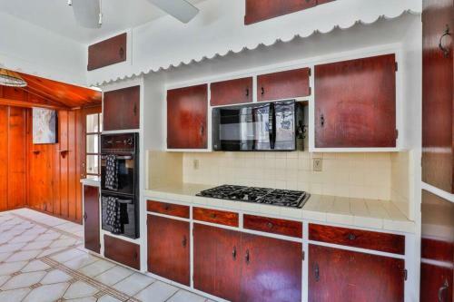 Spacious Unique Italian Villa 20-min Walk To The Beach
