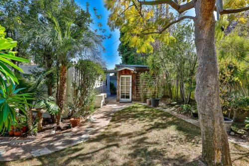 Spacious Unique Italian Villa 20-min Walk To The Beach
