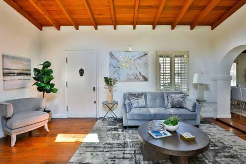 Spacious Unique Italian Villa 20-min Walk To The Beach