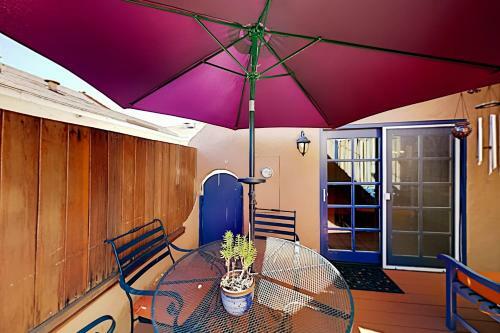 Outdoor Kitchen & Firepit - Walk To Beach! Home
