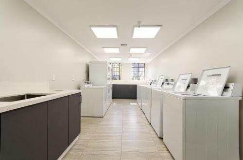 Apartamento Beverly Hills Adjacent 2-bedroom Penthouse