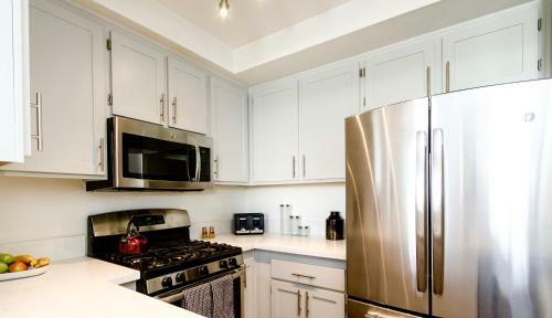 Apartamento Beverly Hills Adjacent 2-bedroom Penthouse