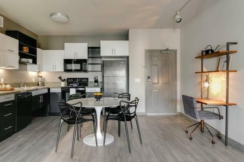 Apartamento Comfy Retreat Steps To The Beach! Pool Gym