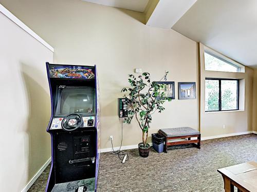 Apartamento New Listing! Chic Condo With Pool & Ski Back Trail Condo