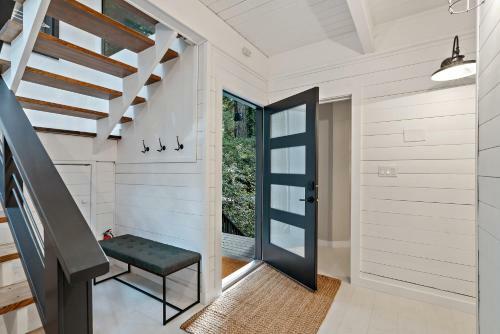 Forest Hideaway With Wraparound Deck & Firepit Home
