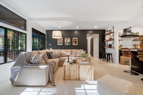 Forest Hideaway With Wraparound Deck & Firepit Home