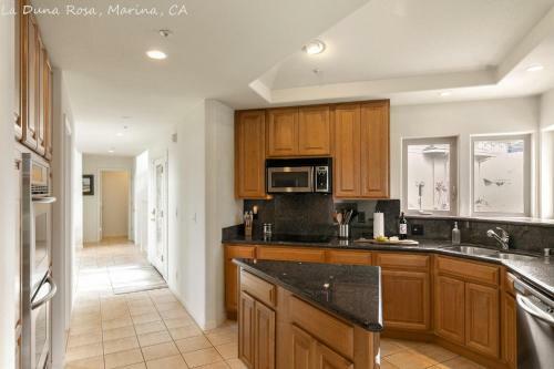 Large 3 Bedroom 2 Bath In Marina