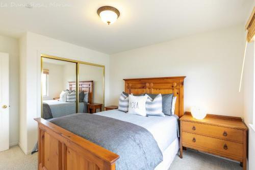 Large 3 Bedroom 2 Bath In Marina