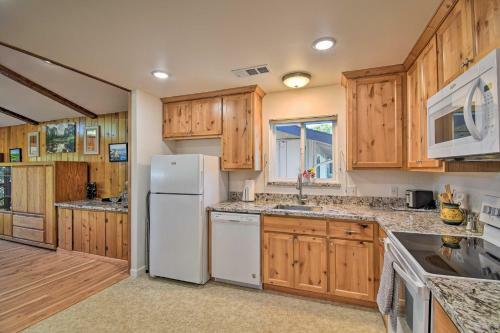 Stunning Treetop Villa - 1 Mi To Mariposa!