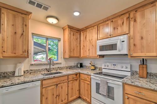 Stunning Treetop Villa - 1 Mi To Mariposa!