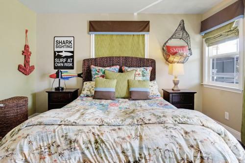 Spacious New Balboa Peninsula Retreat