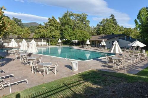 Hotel 683 Cottages At Silverado Residence