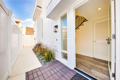 Nb-6807 New Newport Beach Stunner