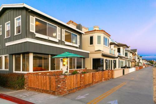 Nb-200a - 2-story Sensational Balboa Beachfront Charm