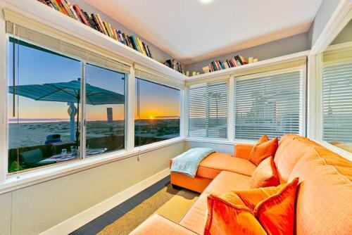 Nb-200a - 2-story Sensational Balboa Beachfront Charm