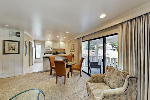 Apartamento Sleek Condo Within Silverado Community - Pool, Dining Condo