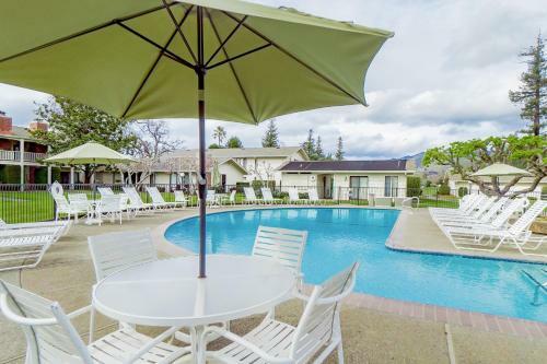 Apartamento Sleek Condo Within Silverado Community - Pool, Dining Condo