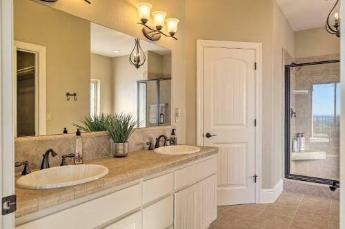 Murphys Retreat With Canyon Views And Game Room