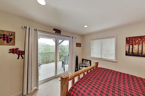 Bearfoot Lodge - Lake-view Escape With Private Decks Home