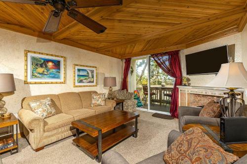 Penthouse Condo W/ Panoramic Ocean Views At Beach Resort