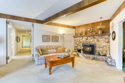 Viewcrest Retro Country Home