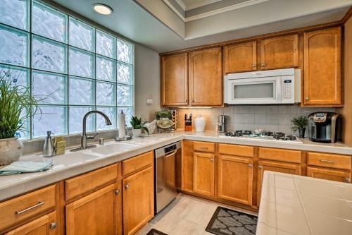 Luxe Home With Rooftop Patio Walk To Oceanside Beach