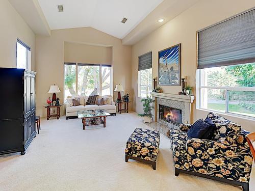 Entertainer's Paradise With Resort-style Pool & Spa Home