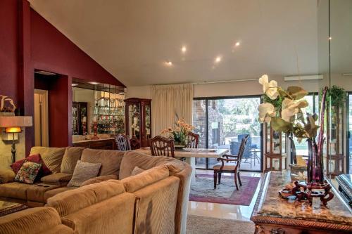 Desert Oasis On Golf Course With Private Pool And Spa!