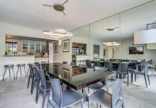 Movie Colony Villa