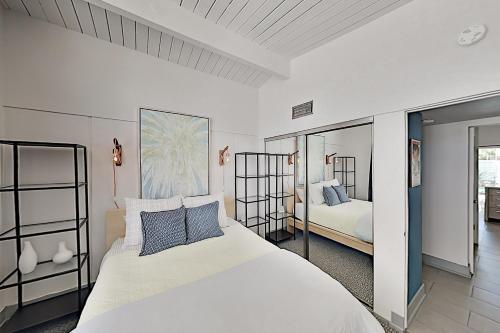 Sleek Alexander Heated Home With A Pool, Near Downtown Home