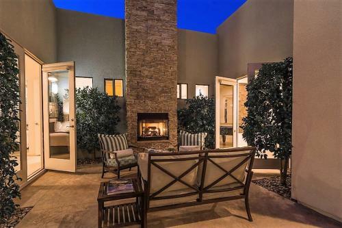 Casa Sonora Grande With Golf Course Views By Oranj Palm