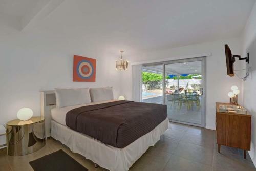 Rubys Retreat By Oranj Palm