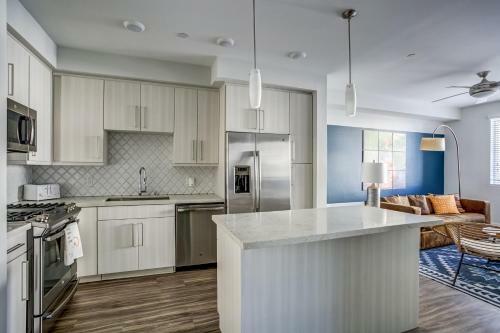 Wanderjaunt - Carmel Valley Apartments