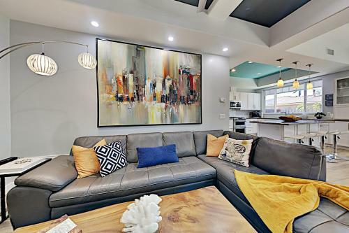 Chic Pacific Beach Townhome With Rooftop Deck Townhouse