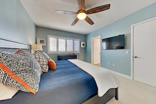 Chic Pacific Beach Townhome With Rooftop Deck Townhouse