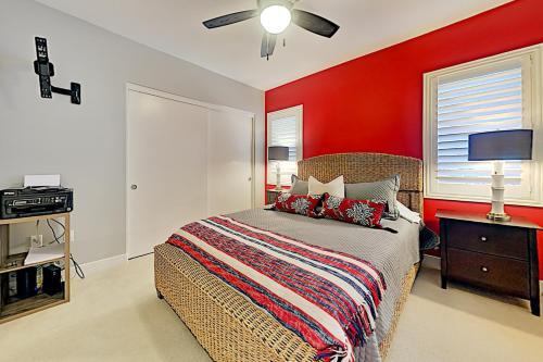 Chic Pacific Beach Townhome With Rooftop Deck Townhouse