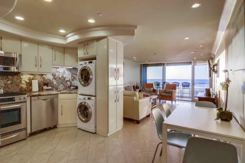 Ocean Front, 2 Private View Decks In Heart Of Mb