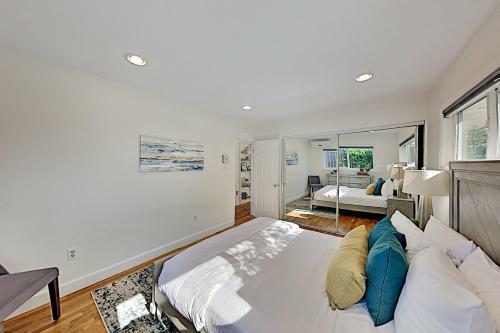 Contemporary Bungalow With Game Room & Fruit Trees Home