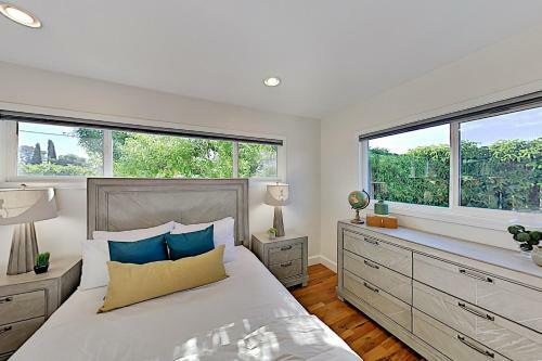 Contemporary Bungalow With Game Room & Fruit Trees Home
