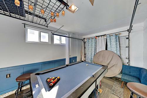Contemporary Bungalow With Game Room & Fruit Trees Home
