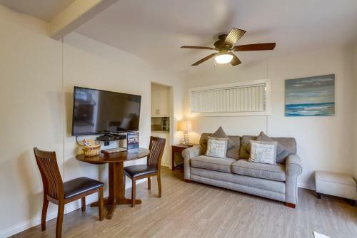Exclusive Front Patio, Fire Pit, Ocean View, AC