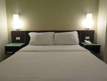 Hotel Circle Inn - Iloilo City Center