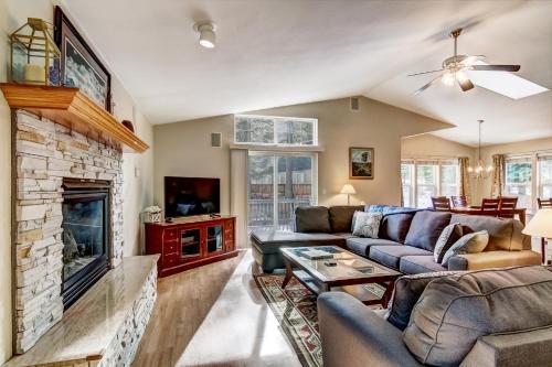 1144gb The Golden Bear Retreat Home